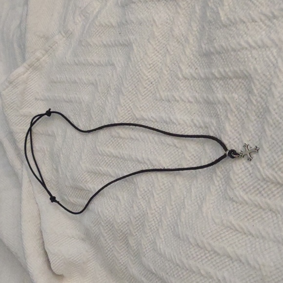 James Avery fleuree sterling cross charm on adjustable brown/black leather cord. - Picture 2 of 8